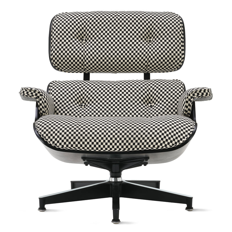 Eames Lounge Chair in Ebony