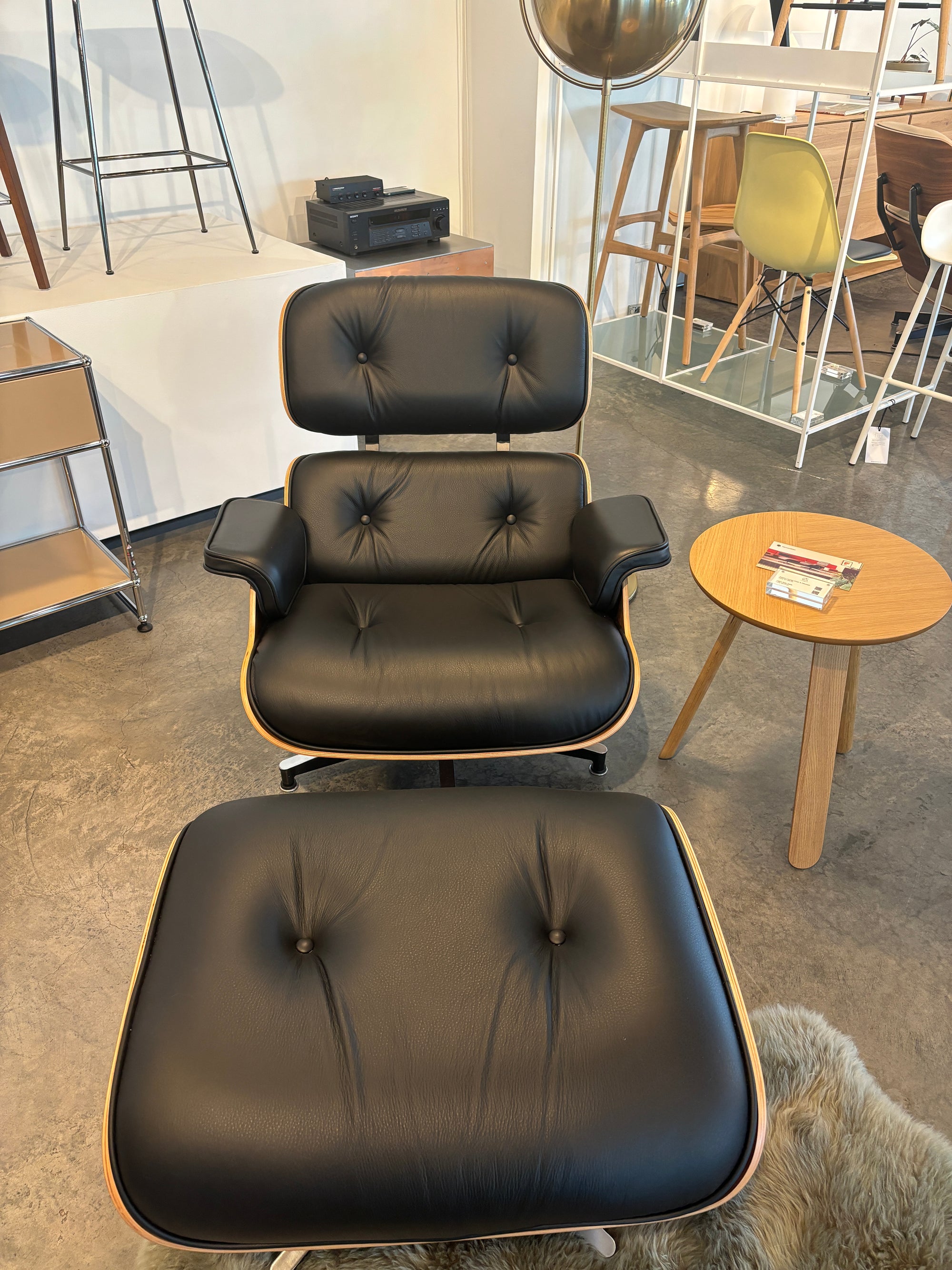 EAMES LOUNGE CHAIR AND OTTOMAN *** FLOOR SAMPLE ***