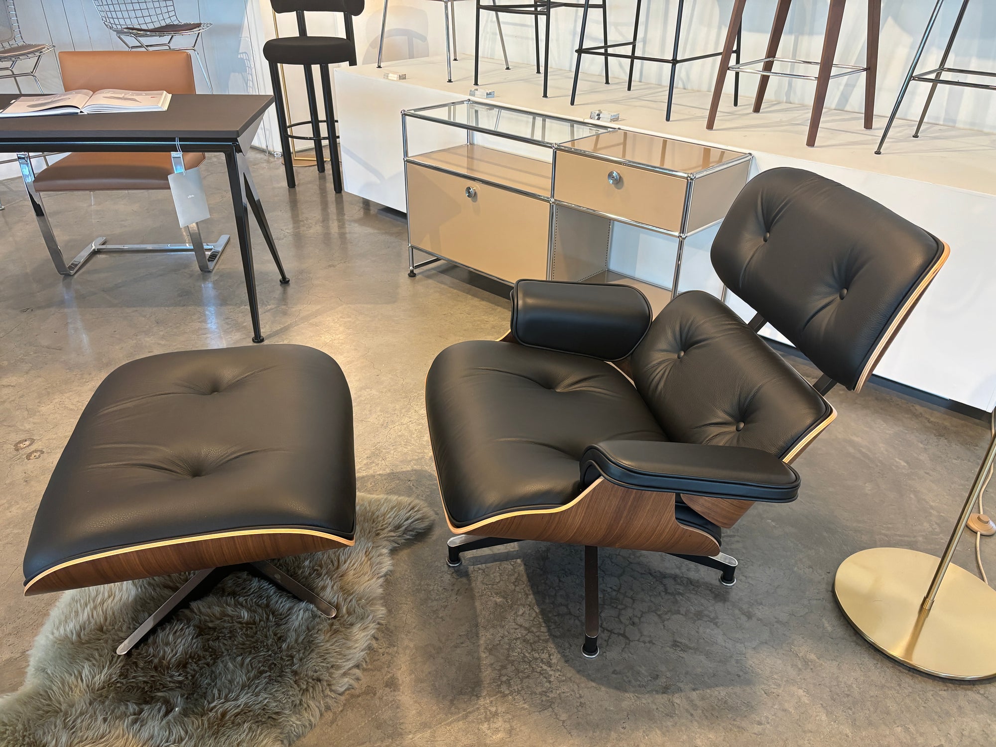 EAMES LOUNGE CHAIR AND OTTOMAN *** FLOOR SAMPLE ***