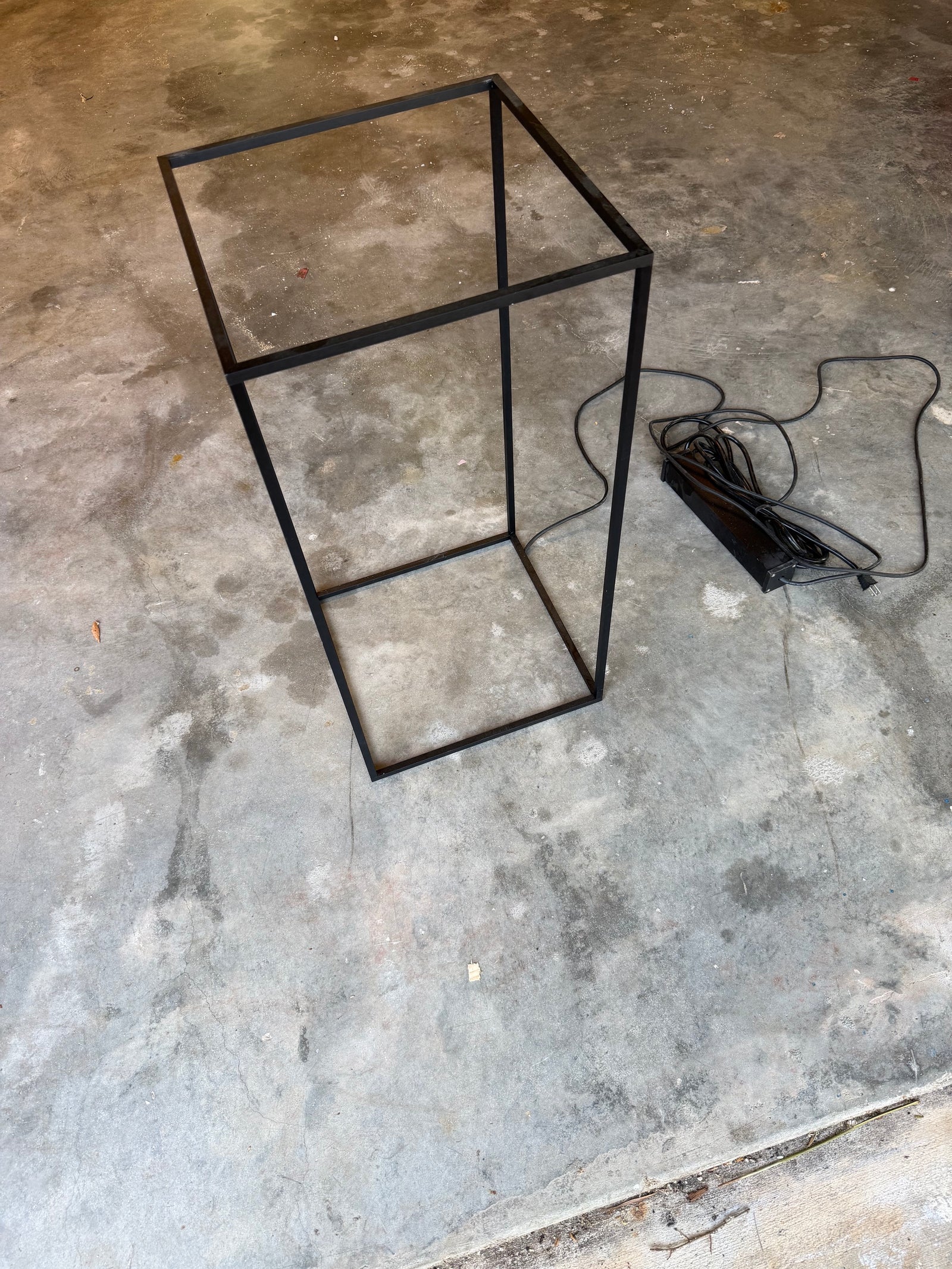 Ipnos Outdoor Floor Lamp ***MOVING SALE ****
