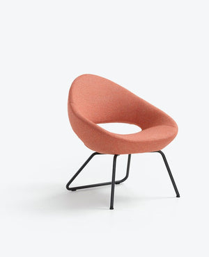 Shark-Front-2-Legged-_-Backside-Sled-Lounge-Chair-Design-by-ReneHolten-from-Artifort