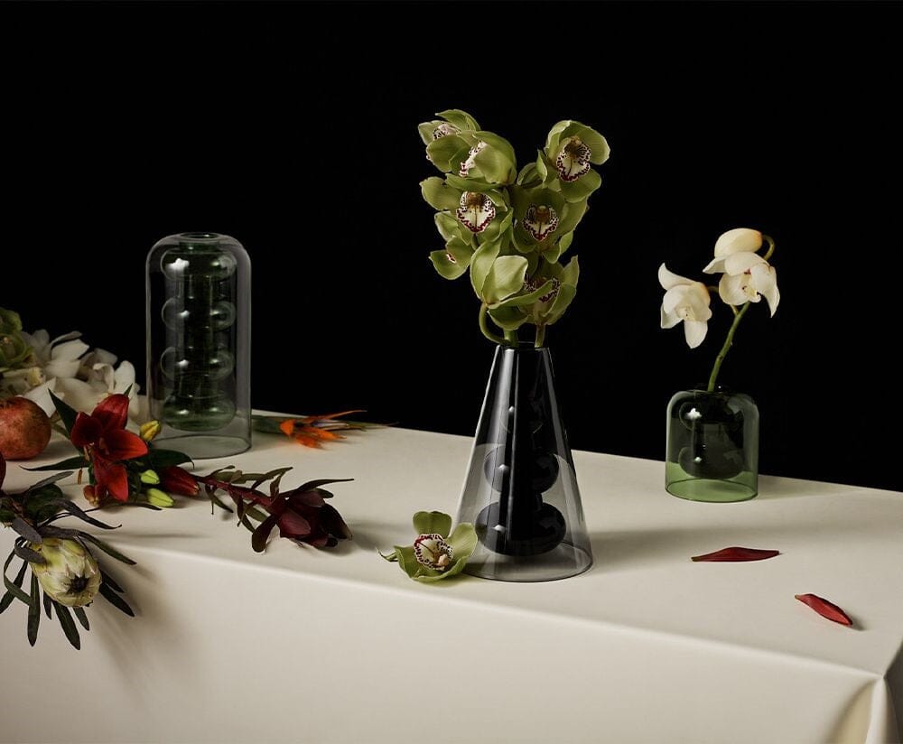 Bump Vase Cone Black Accessories Tom Dixon 
