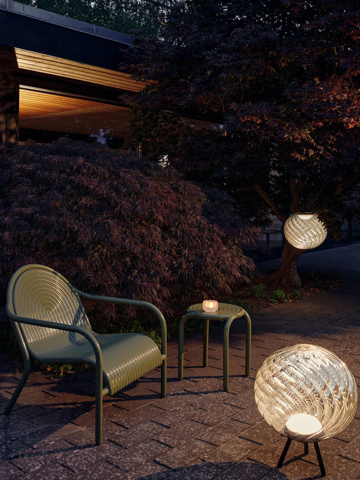 Whirl Portable Floor/Hanging