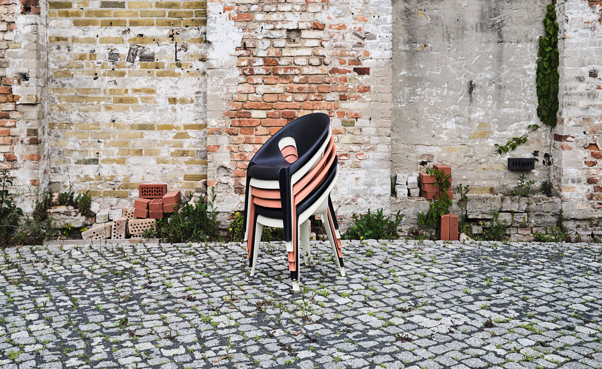 Bell Stacking Chair - Sets of 4 Stacking Chairs Magis 