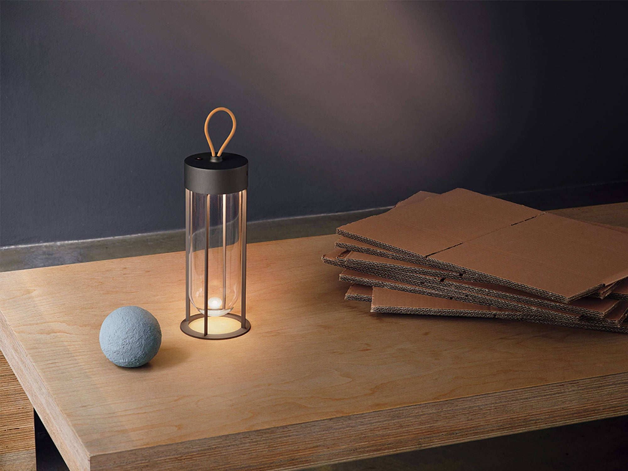 In Vitro Unplugged Portable Lamp Outdoors Flos 