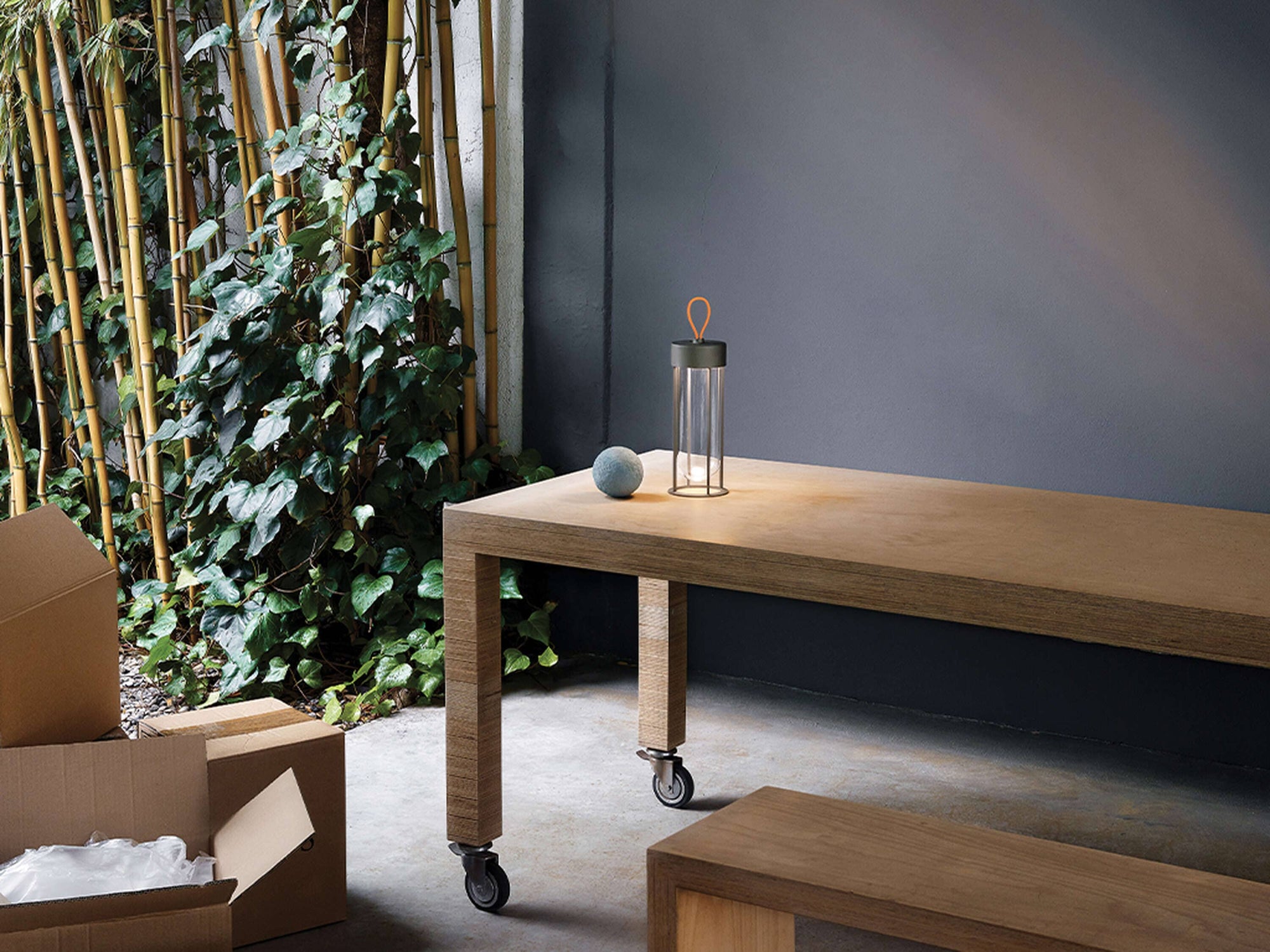 In Vitro Unplugged Portable Lamp Outdoors Flos 