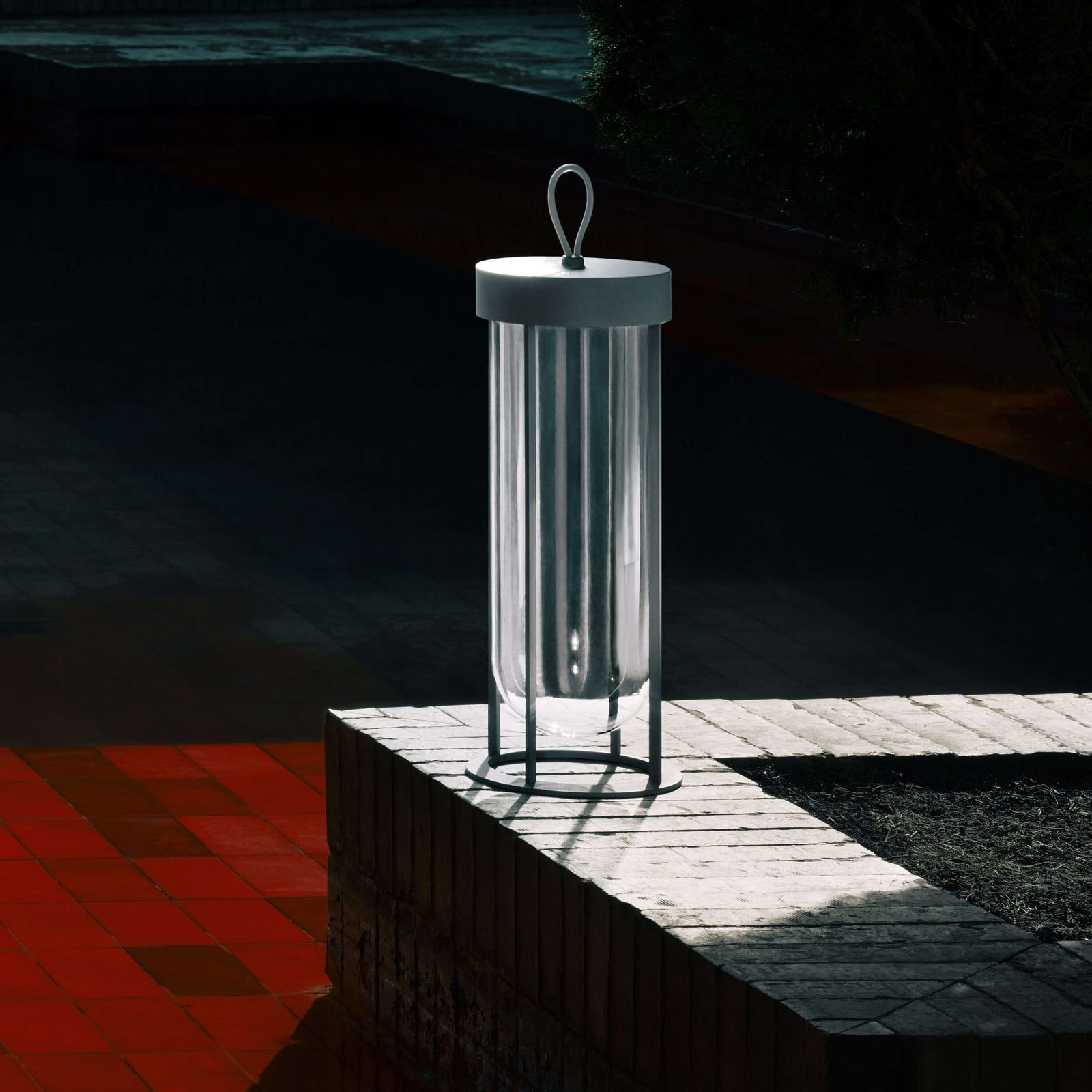 In Vitro Unplugged Portable Lamp Outdoors Flos 