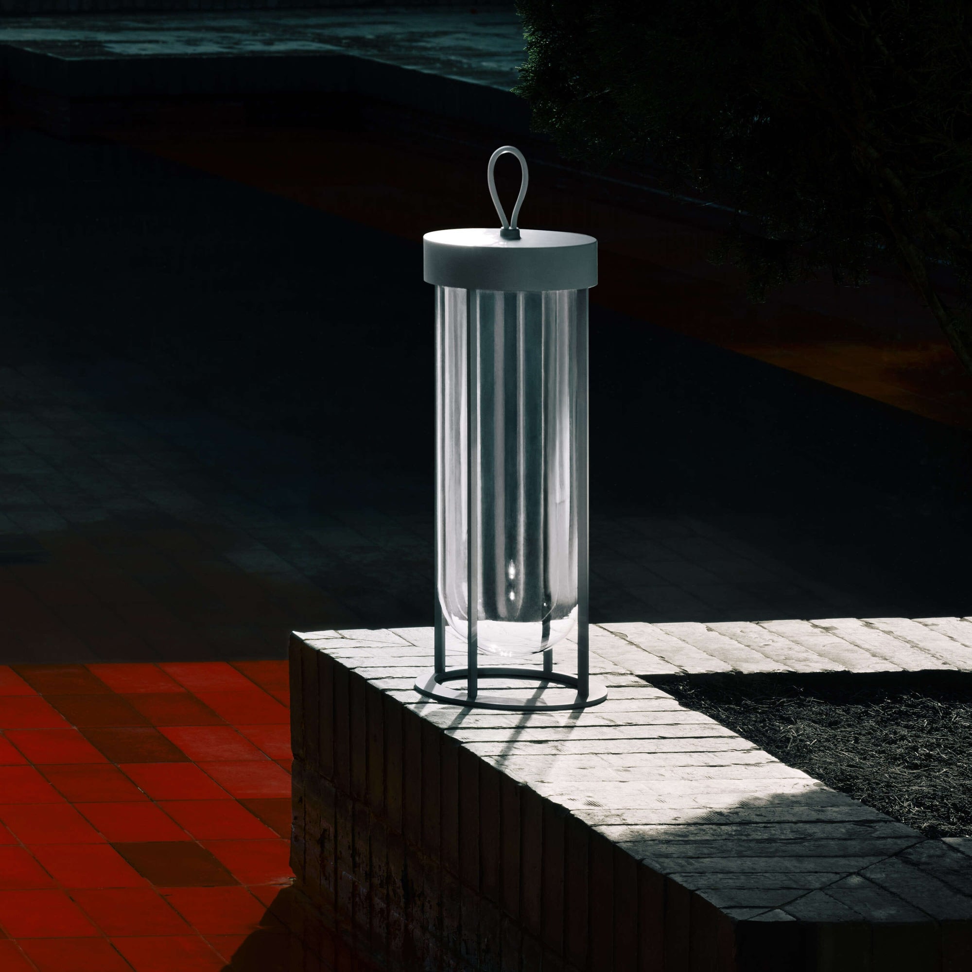 In Vitro Unplugged Portable Lamp Outdoors Flos 