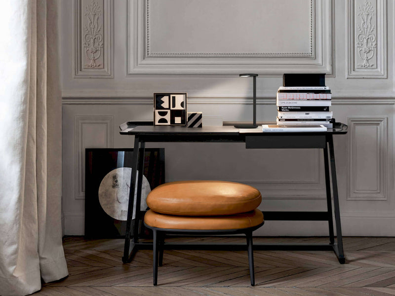 Oblique LED Desk Lamp and Qi with Wireless Charging Base Table Lamps Flos 