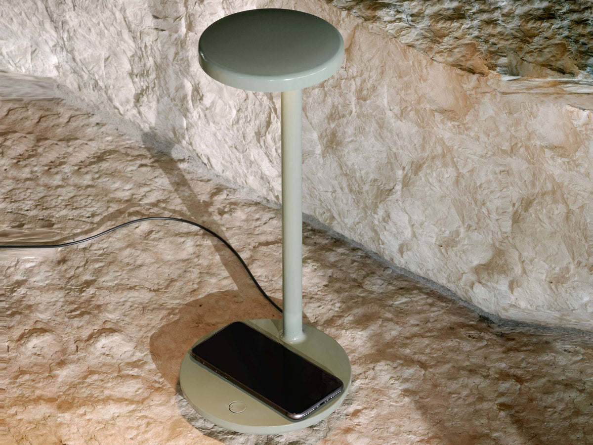 Oblique LED Desk Lamp and Qi with Wireless Charging Base Table Lamps Flos 