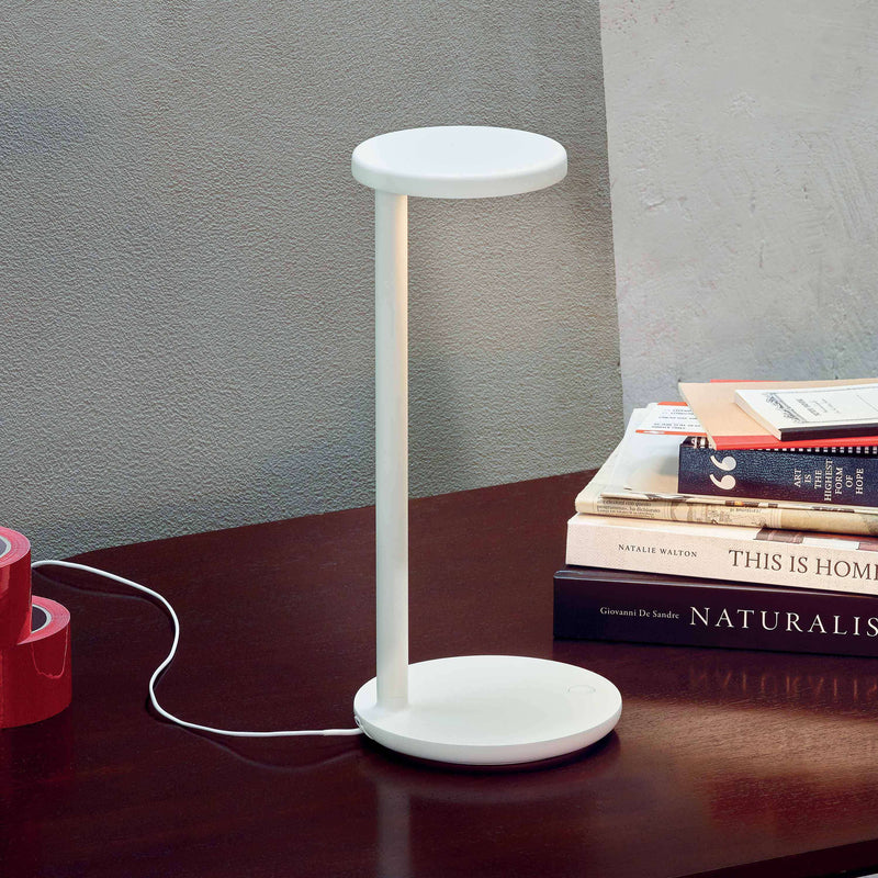 Oblique LED Desk Lamp and Qi with Wireless Charging Base Table Lamps Flos 