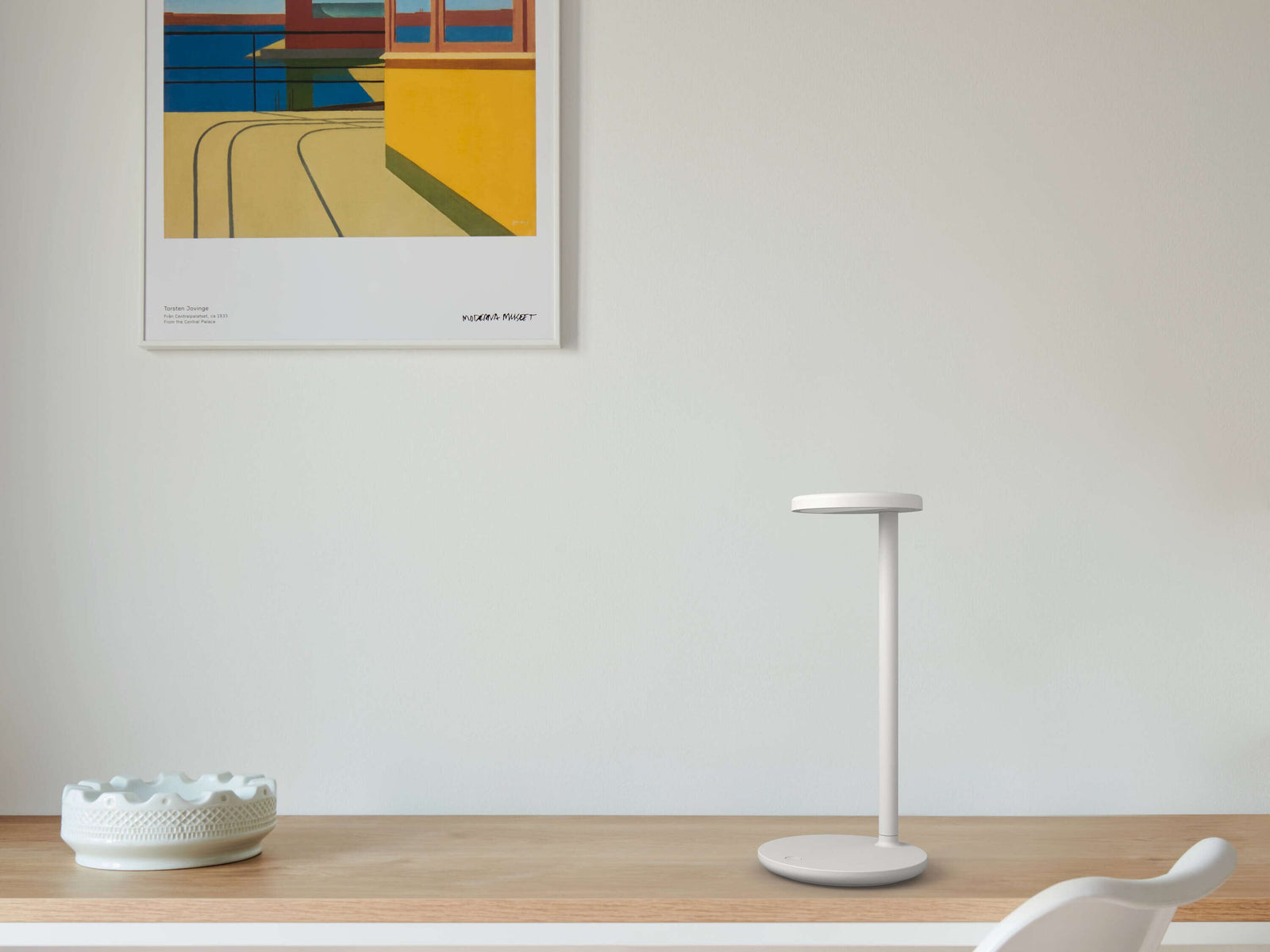 Oblique LED Desk Lamp and Qi with Wireless Charging Base Table Lamps Flos 