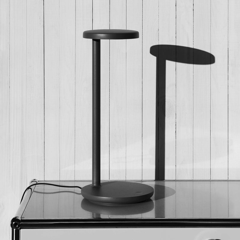 Oblique LED Desk Lamp and Qi with Wireless Charging Base Table Lamps Flos 