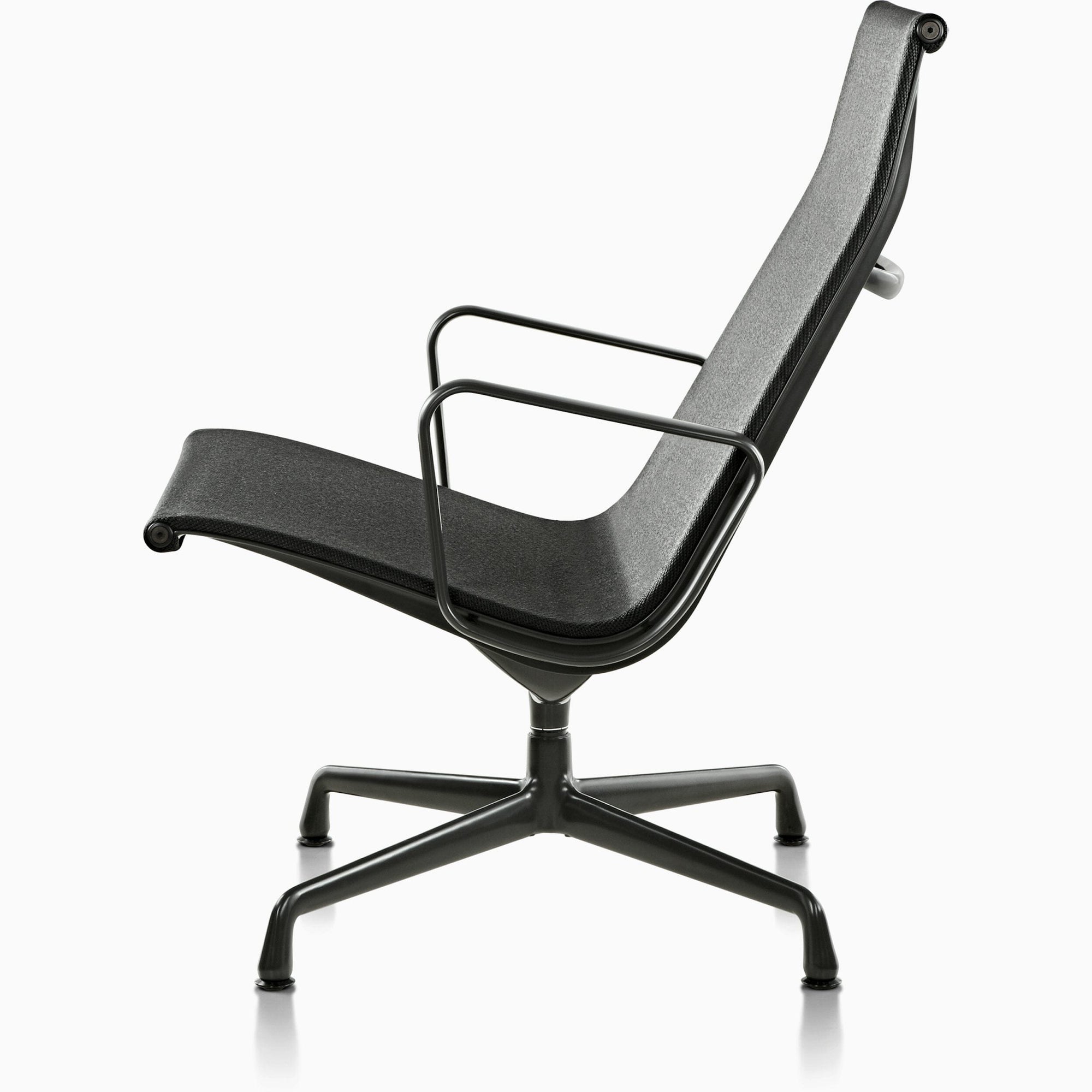 Eames Outdoor Aluminum Lounge Chair Outdoors herman miller 