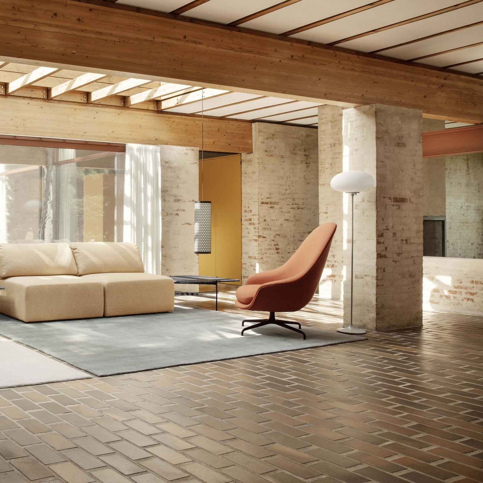 Bat 4-Star Base Lounge Chair - Fully Upholstered lounge chair Gubi 