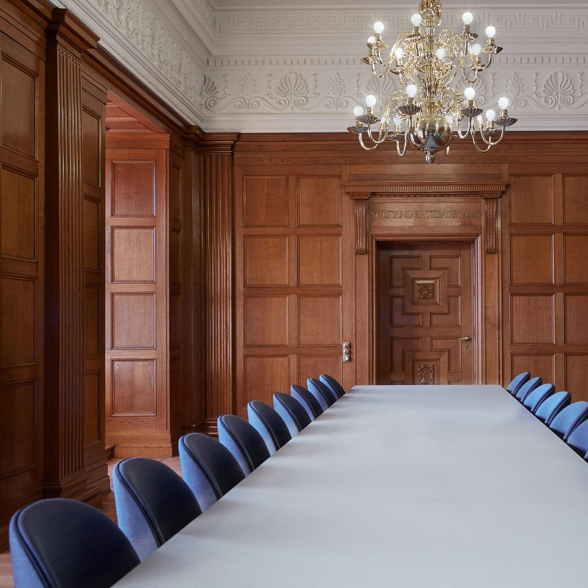 Beetle Meeting Chair 4 Legs with Castors - Fully Upholstered Chairs Gubi 