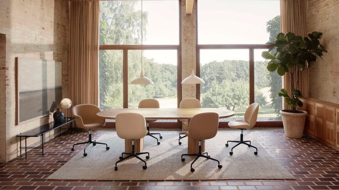 Beetle Meeting Chair 4-Star Base with Castors - Height Adjustable - Fully Upholstered Chairs Gubi 