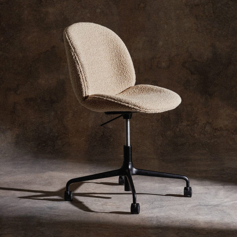 Beetle Meeting Chair 4-Star Base with Castors - Height Adjustable - Fully Upholstered Chairs Gubi 