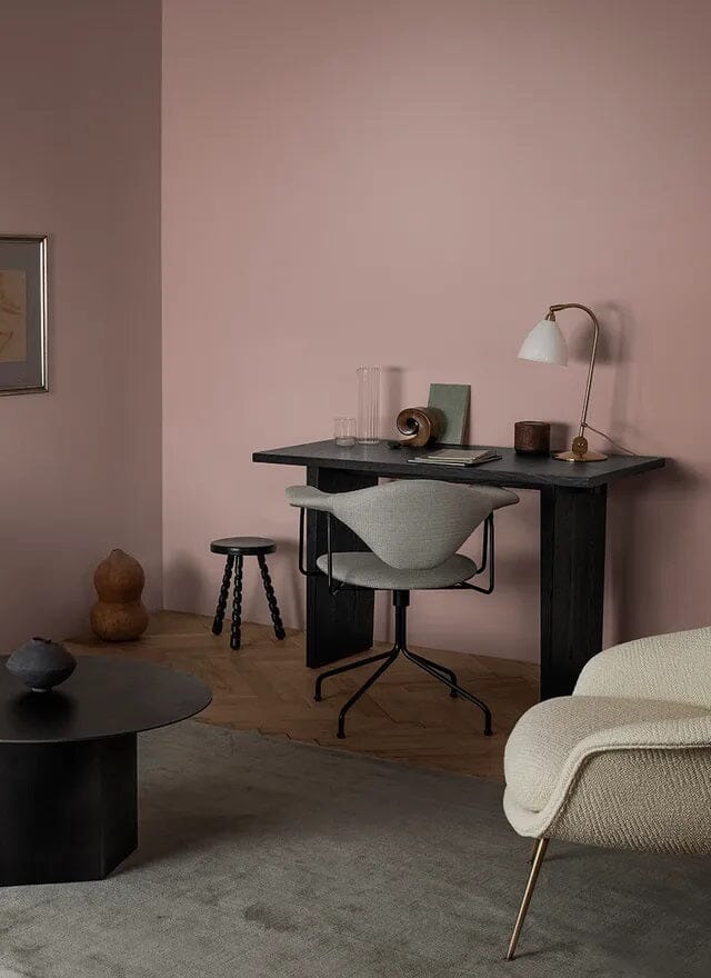 Masculo Meeting Chair - Fully Upholstered with Swivel base lounge chair Gubi 