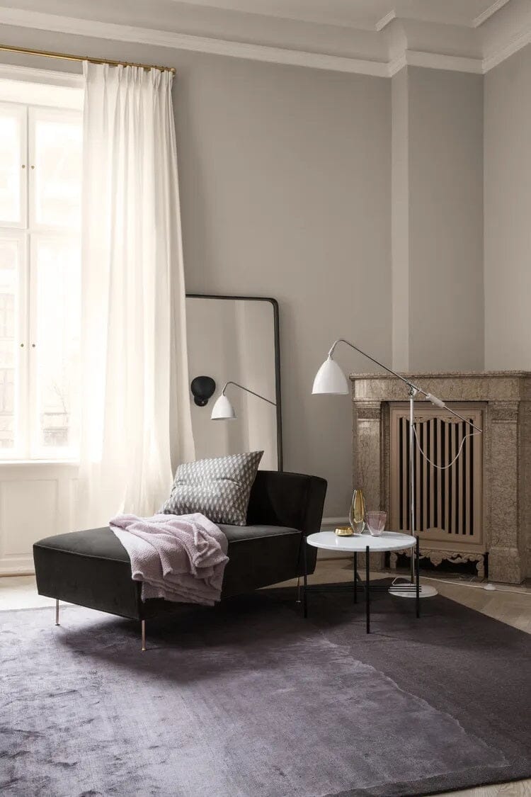 Modern Line Chaise Lounge chaise lounge Gubi 