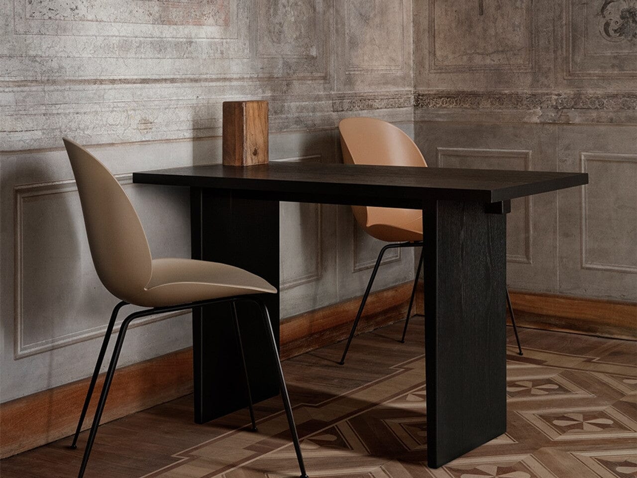 Private Desk Desk's Gubi 