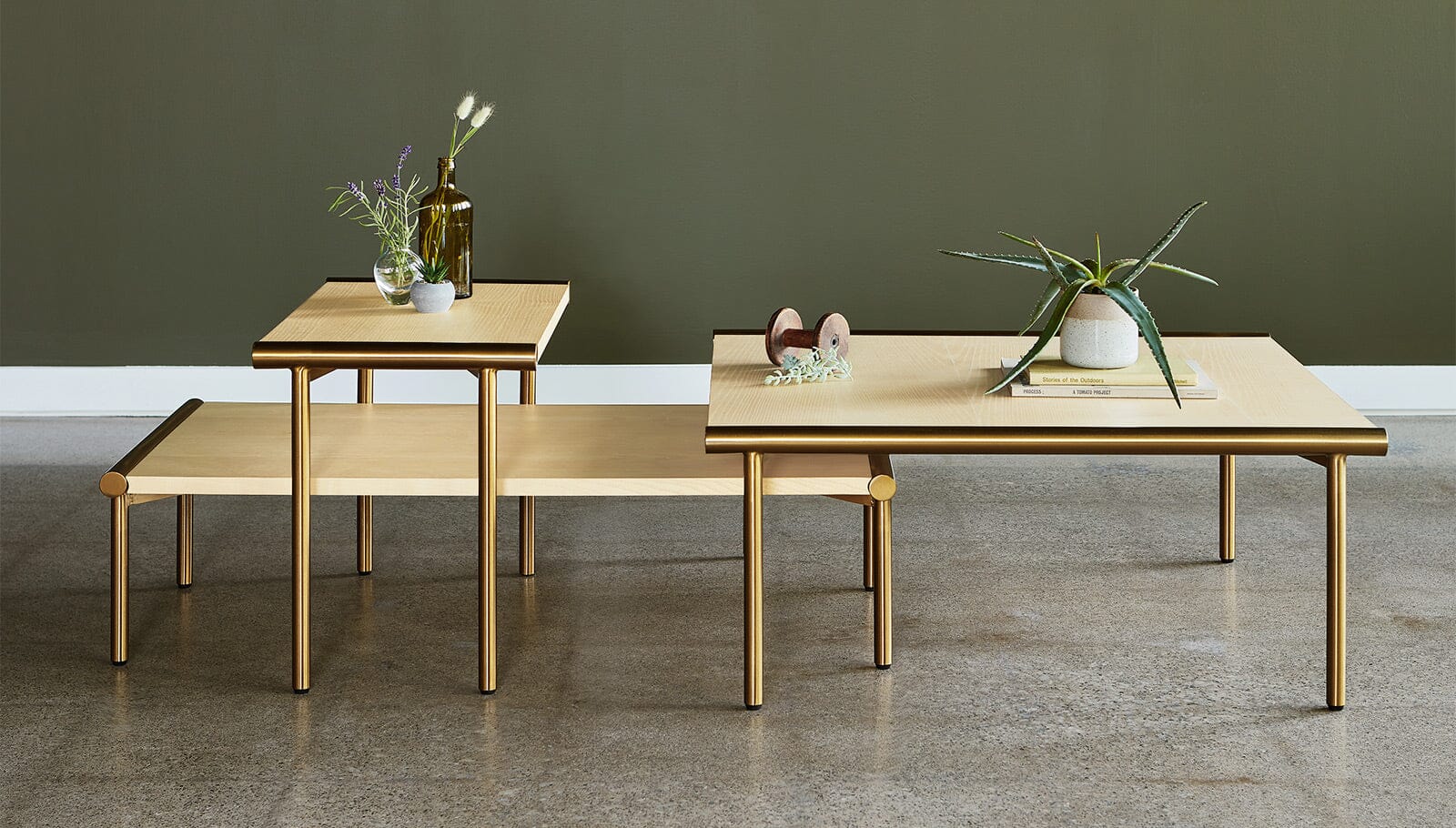 Manifold End Table side/end table Gus Modern 