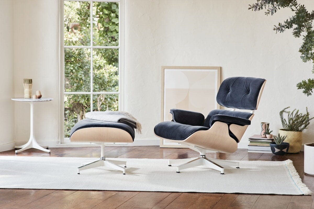 Eames Lounge Chair in White Ash lounge chair herman miller 