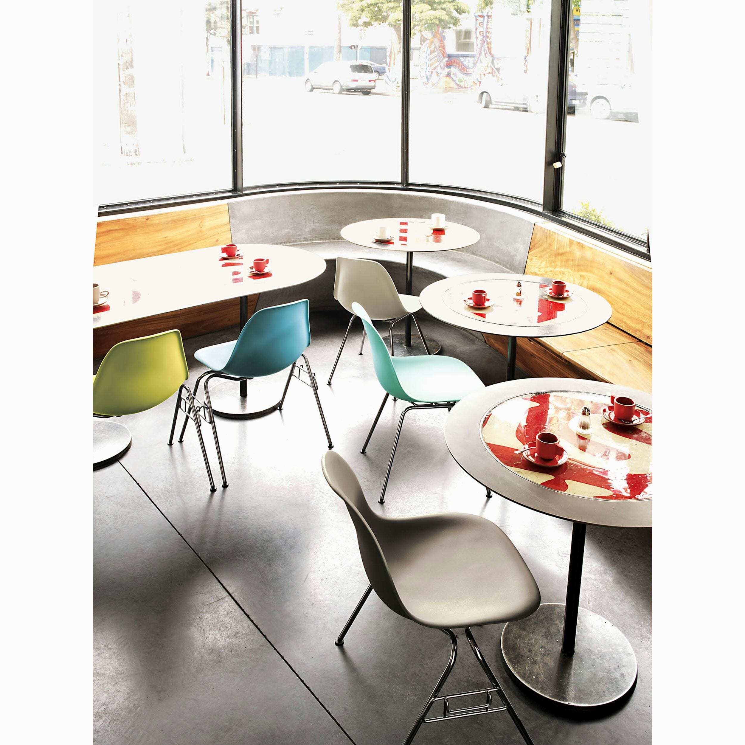 vitra eames SIDE SHELL STACKING Chair 独製 Eames Molded Fiberglass Side Chair with Stacking Base — CA Modern Home