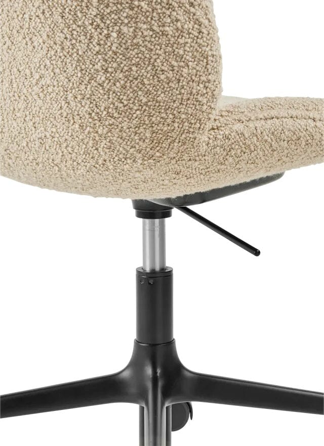 Beetle Meeting Chair 4-Star Base with Castors - Height Adjustable - Fully Upholstered Chairs Gubi 