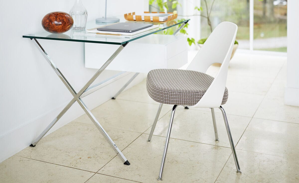 Saarinen Executive Plastic Back Chair With Tubular Legs Side/Dining Knoll 