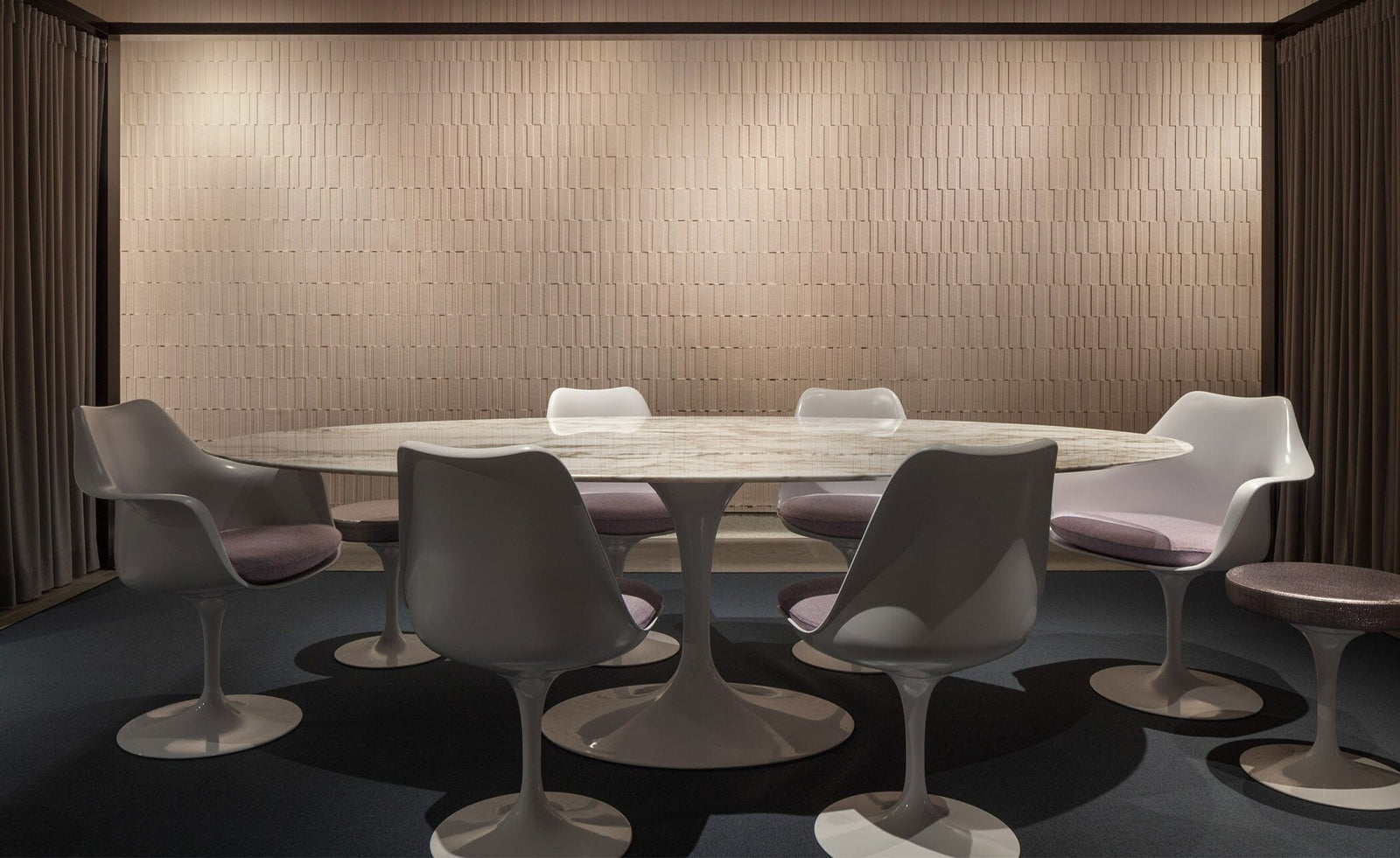 Saarinen Tulip Arm chair lounge chair Knoll 