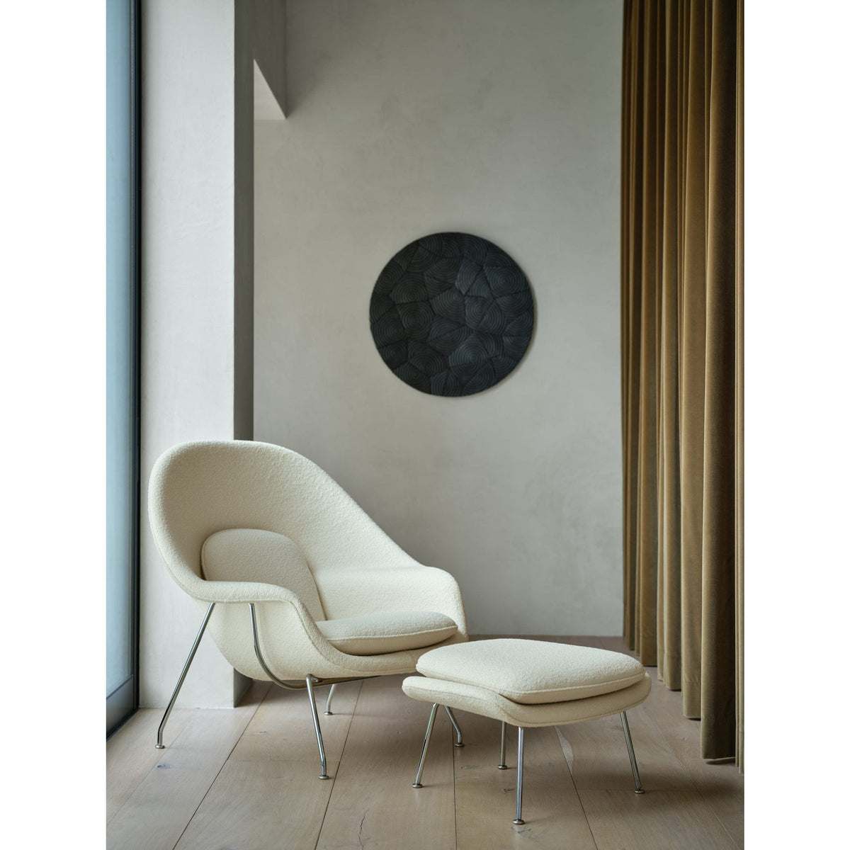 Womb Chair and Ottoman lounge chair Knoll 