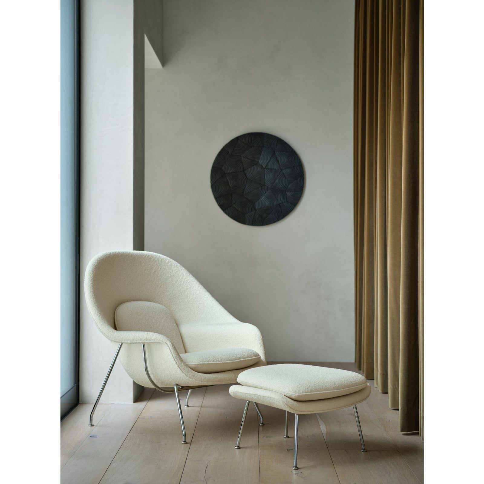 Womb Chair and Ottoman lounge chair Knoll 