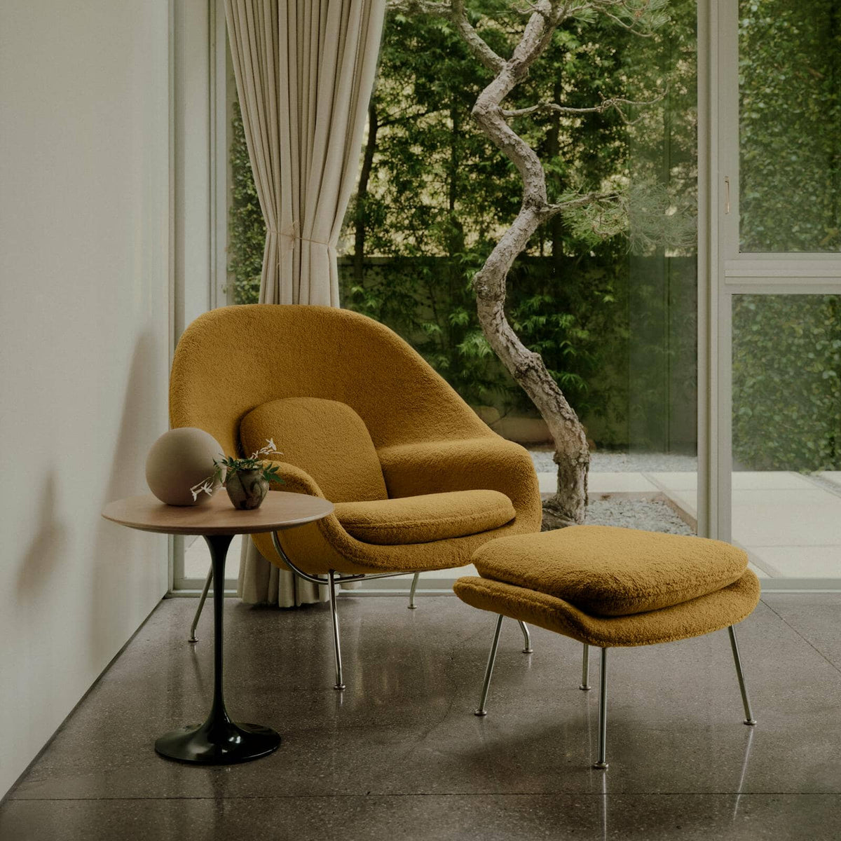 Womb Chair and Ottoman lounge chair Knoll 