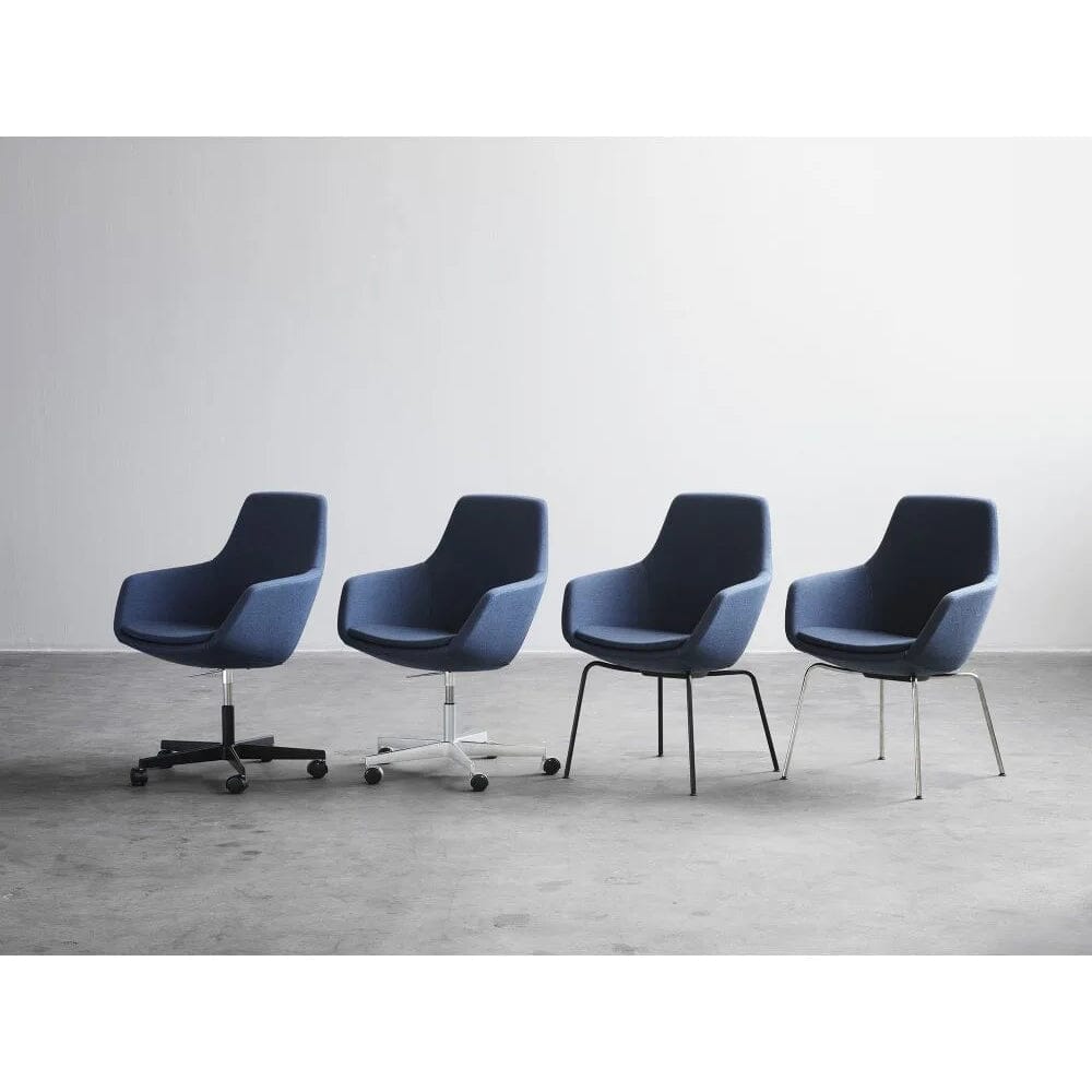 Little Giraffe Chair With 5 Star Base - Removable Cover lounge chair Fritz Hansen 