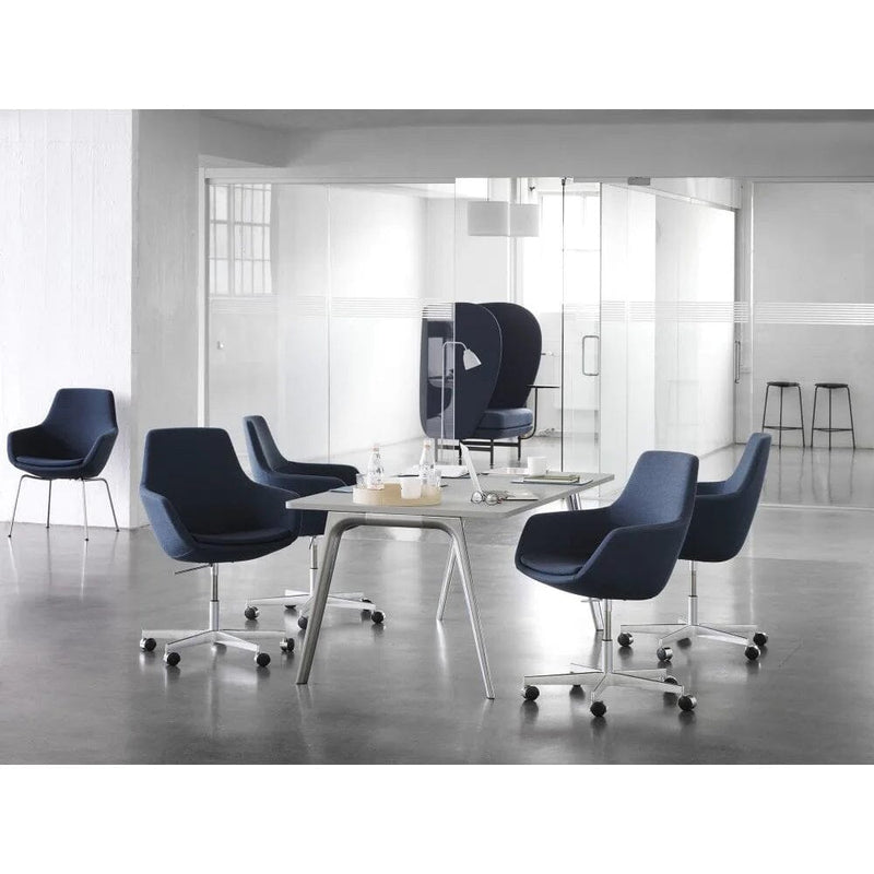 Little Giraffe Chair With 5 Star Base - Removable Cover lounge chair Fritz Hansen 