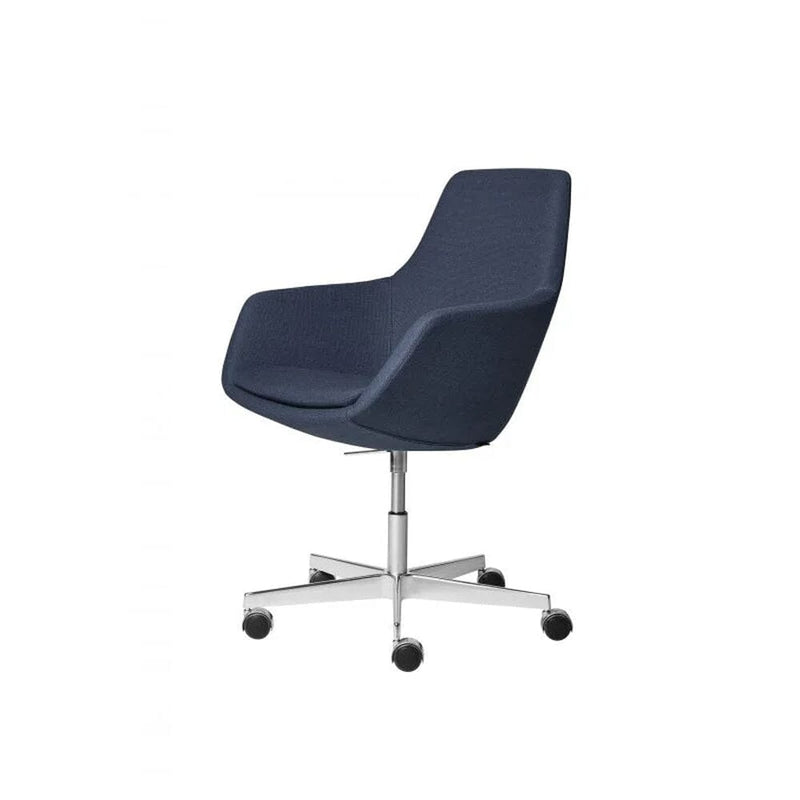 Little Giraffe Chair With 5 Star Base - Removable Cover lounge chair Fritz Hansen 