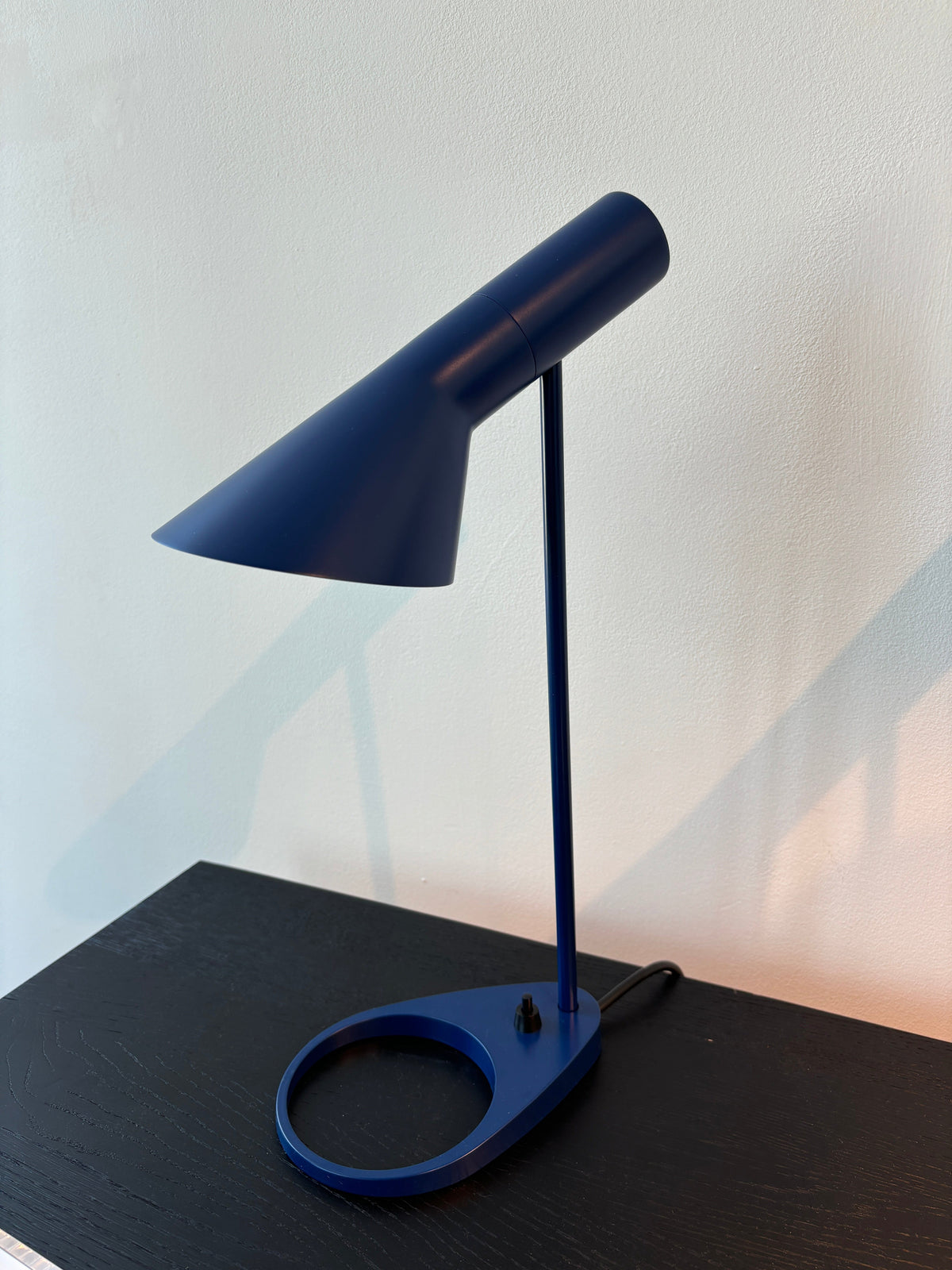 AJ Mini Table Lamp Table Lamps Louis Poulsen Midnight Blue 