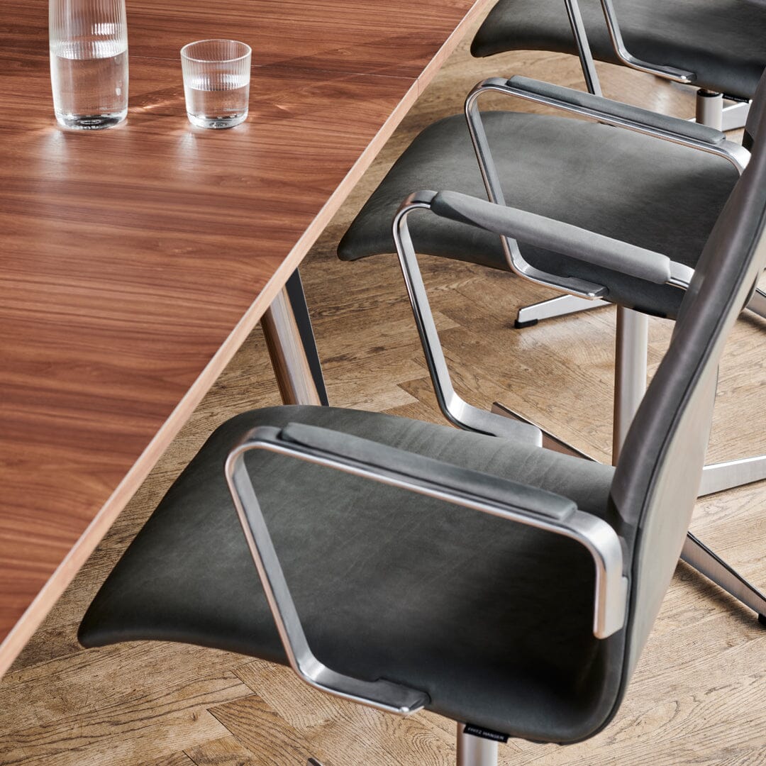 Oxford™ Medium Back Chair With 4-Star Base Dining chairs Fritz Hansen 