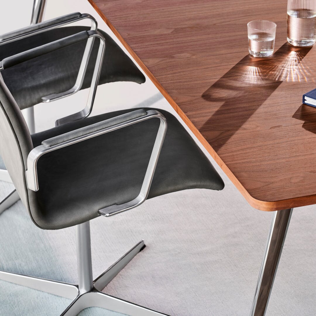 Oxford™ Medium Back Chair With 4-Star Base Dining chairs Fritz Hansen 