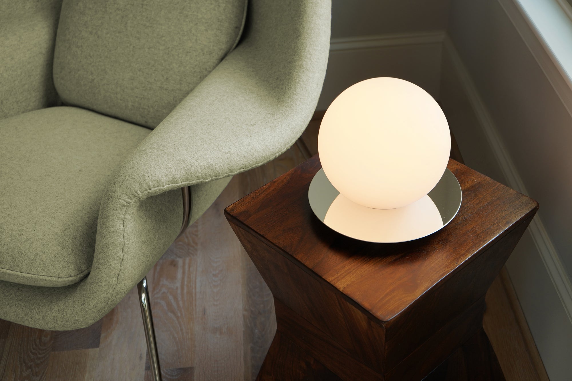 Bola Sphere Table Lamp