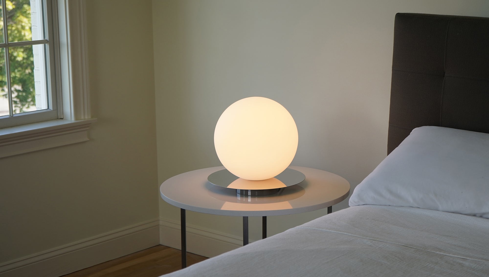 Bola Sphere Table Lamp