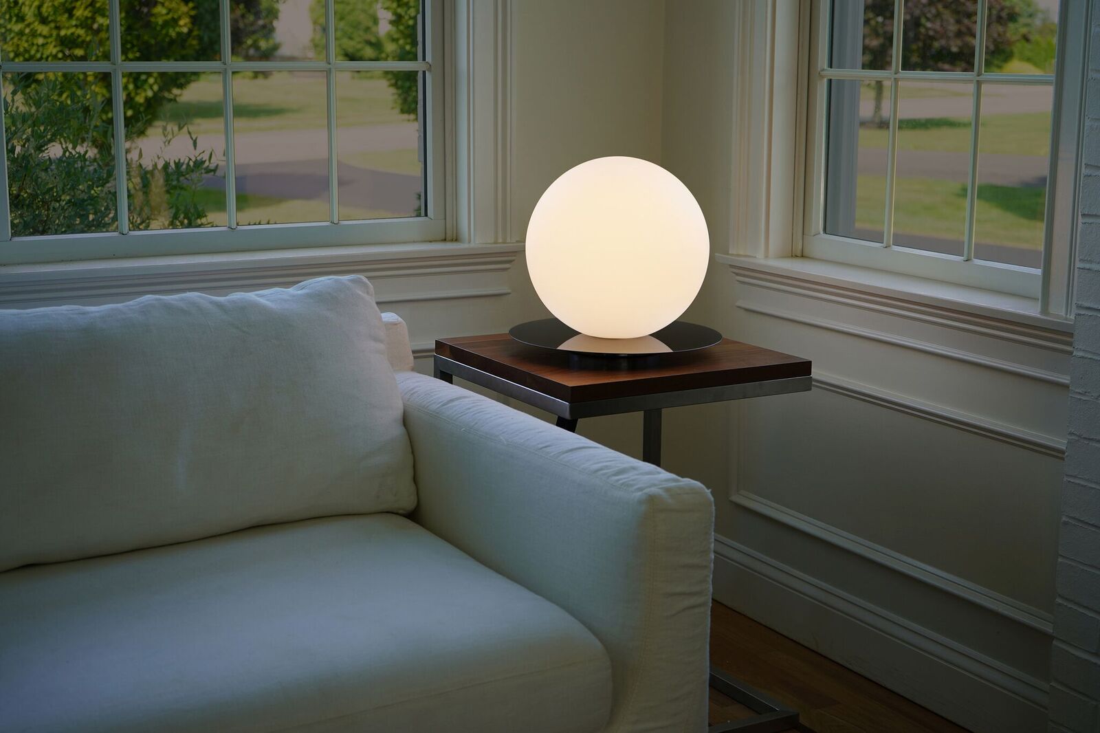 Bola Sphere Table Lamp