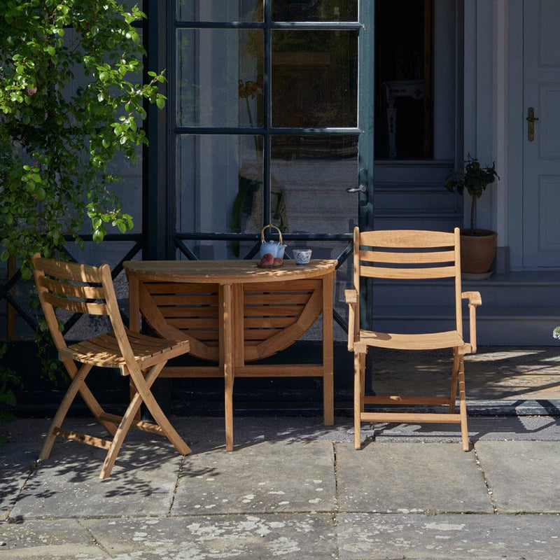 Selandia Round Dining Table Dining Tables Skagerak by Fritz Hansen 