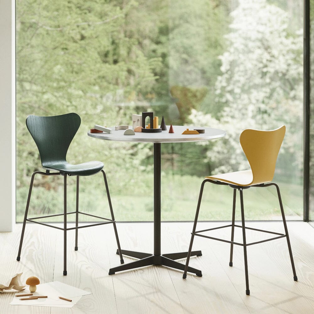 Series 7 Children's Stool / Tall Chair Stools Fritz Hansen 