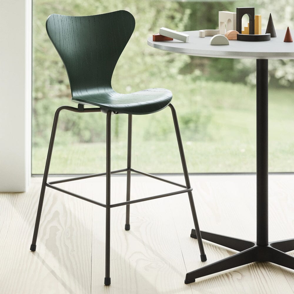 Series 7 Children's Stool / Tall Chair Stools Fritz Hansen 