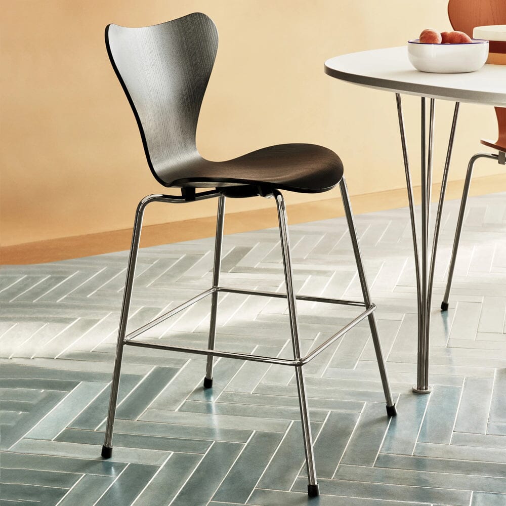 Series 7 Children's Stool / Tall Chair Stools Fritz Hansen 
