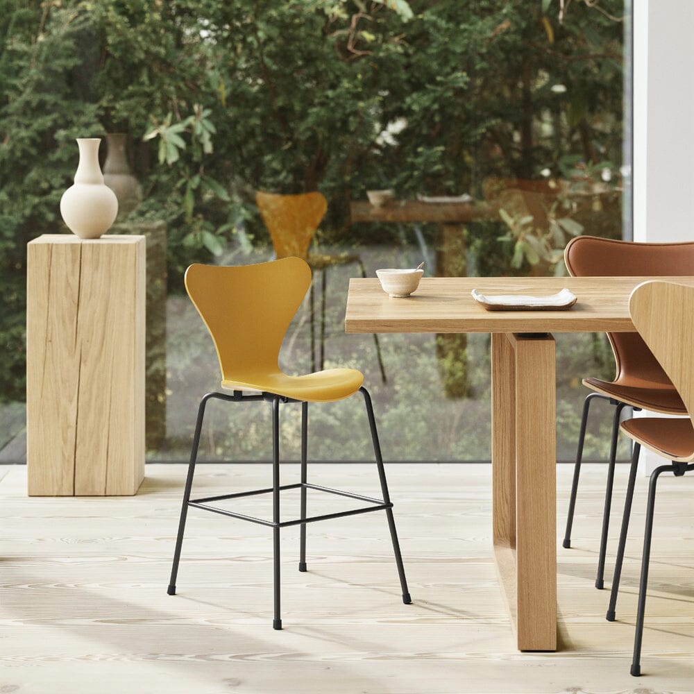 Series 7 Children's Stool / Tall Chair Stools Fritz Hansen 