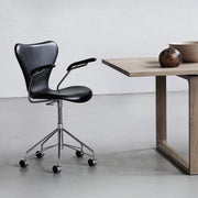 Series 7 Swivel Arm Chair Full Upholstered Dining chairs Fritz Hansen 