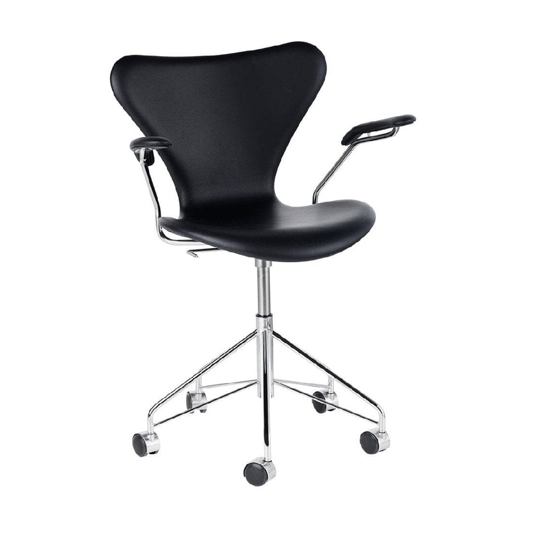 Series 7 Swivel Arm Chair Full Upholstered Dining chairs Fritz Hansen 